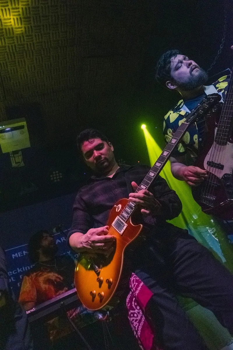 El Ariel con su guitarra, junto a PatoParick